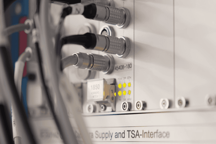 Elektronische Steckverbindungen und TSA-Schnittstelle