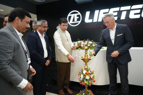 ZF Lifetec Führungskräfte bei Einweihungszeremonie